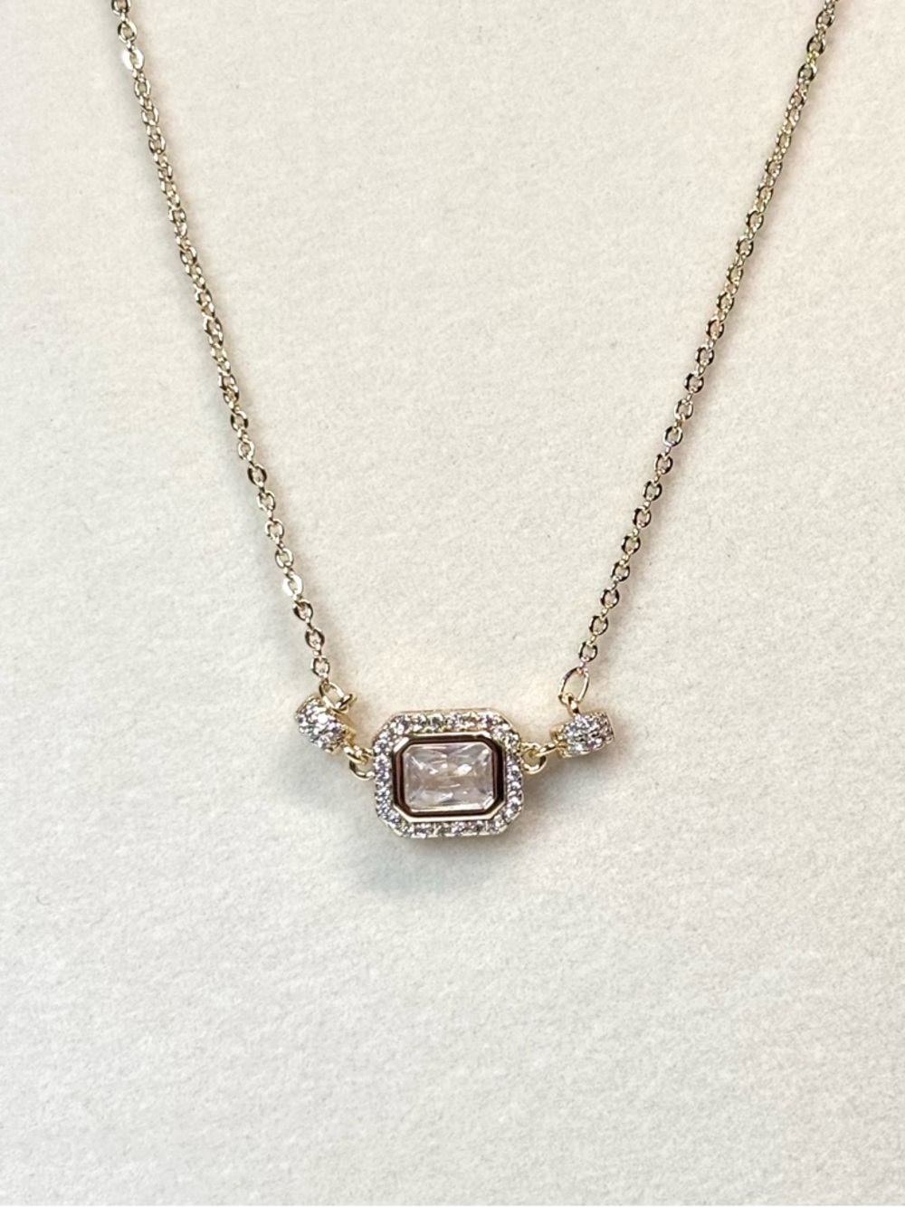 18k yellow gold-plated pendant necklace
